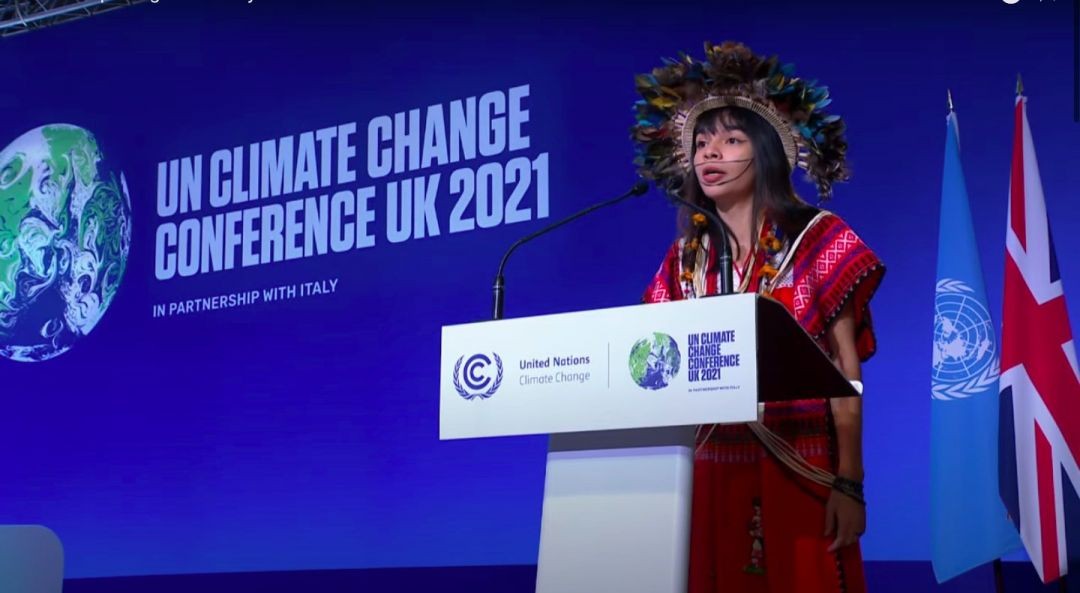 Conheça Txai Suruí, a indígena que foi a única brasileira a discursar na COP26