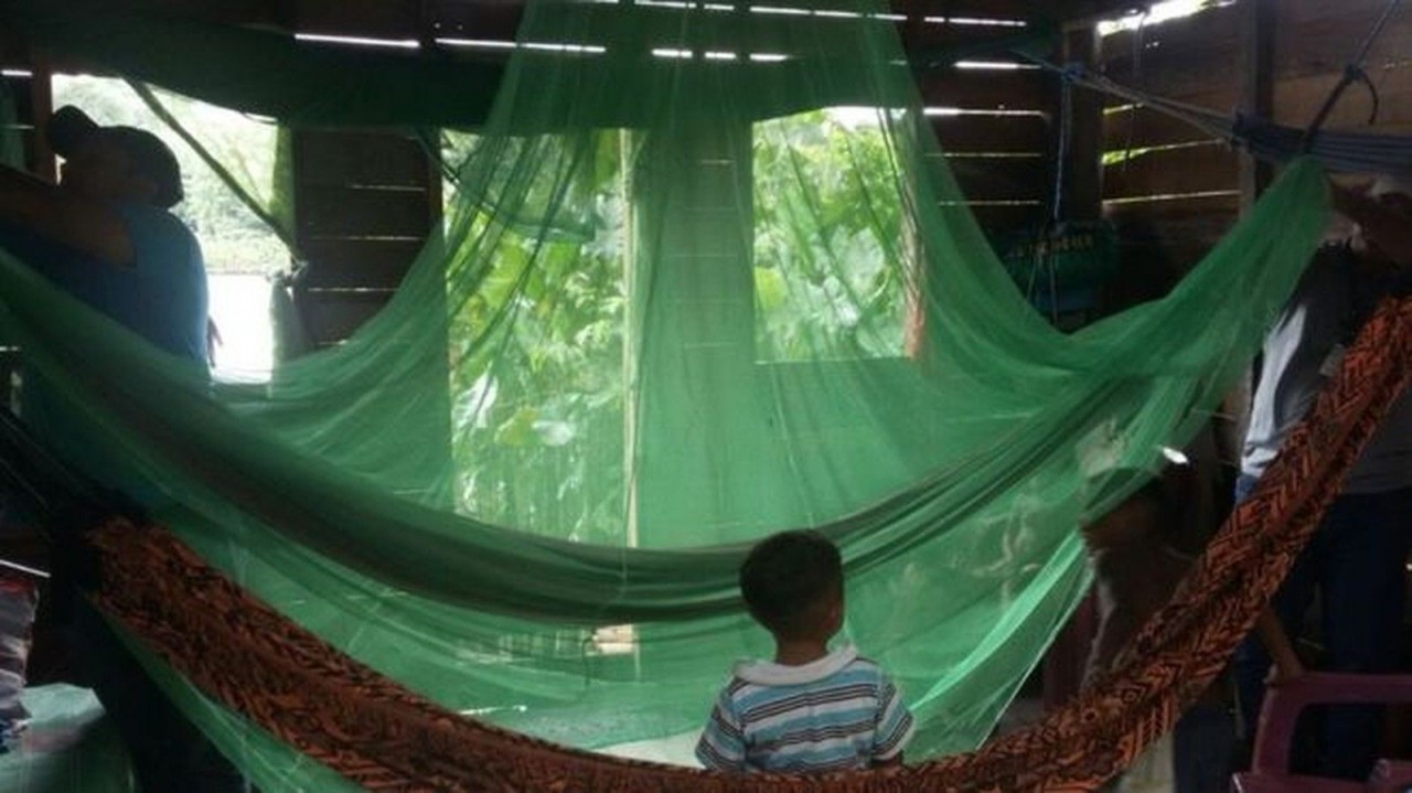 asas ribeirinhas na Amazônia vão ganhar mosquiteiros que ajudam a evitar picadas durante a noite — Foto: Divulgação/Secretária de Saúde do Acre
