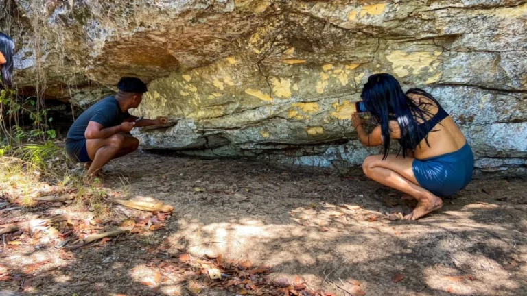 Lenda da Gruta de Kamukuwaká: o guerreiro, os pássaros e a luta contra inimigos atuais