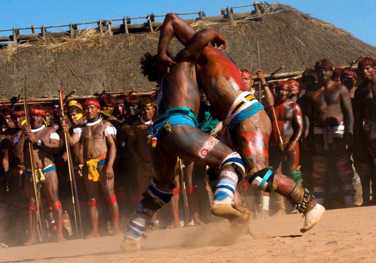 Huka-Huka: conheça a arte marcial indígena realizada em casamentos e ...