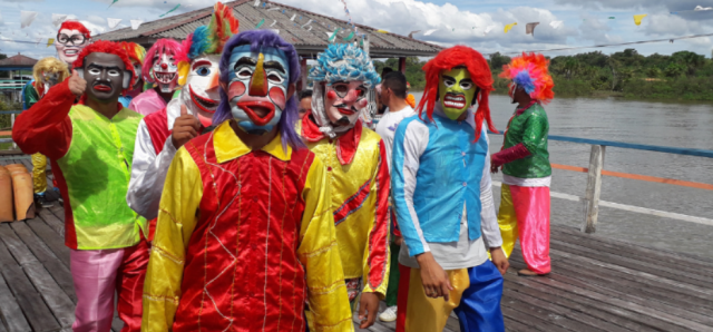 Carnaval dos ribeirinhos: no interior do Pará, o Rio Tocantins é a avenida do carnaval