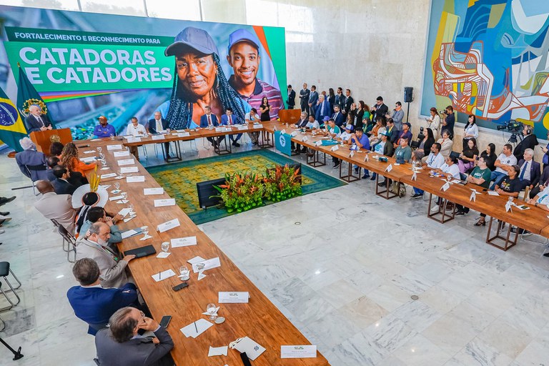 Governo Federal cria cooperativa para reciclar resíduos da Terra Indígena Yanomami