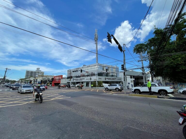 Vias liberadas: Águas de Manaus conclui obra de esgoto no cruzamento das avenidas Djalma Batista e João Valério