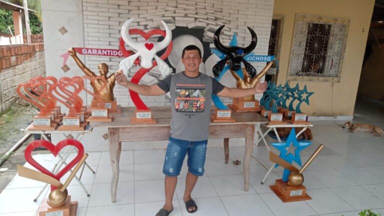 Troféu de campeão do Festival Folclórico de Parintins 2024 simboliza amor e orgulho pela cultura regional