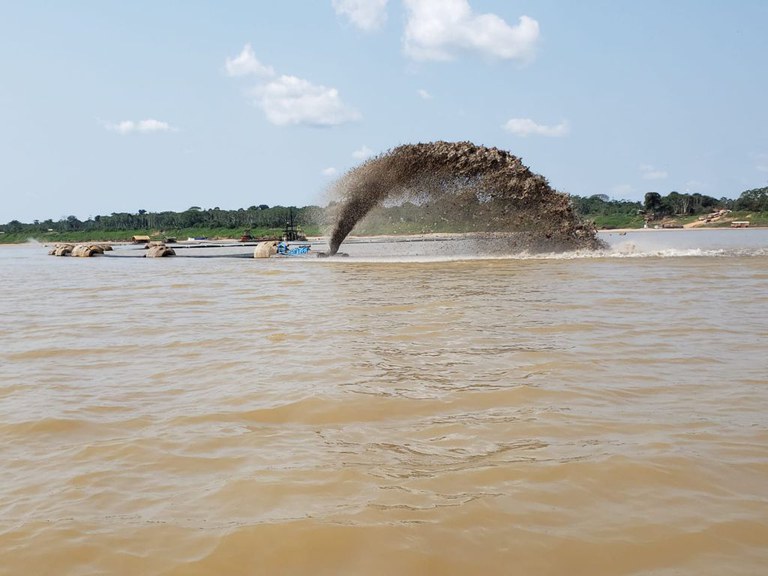 Dragagem dos rios Madeira e Amazonas permitirá o transporte fluvial na região durante todo o ano