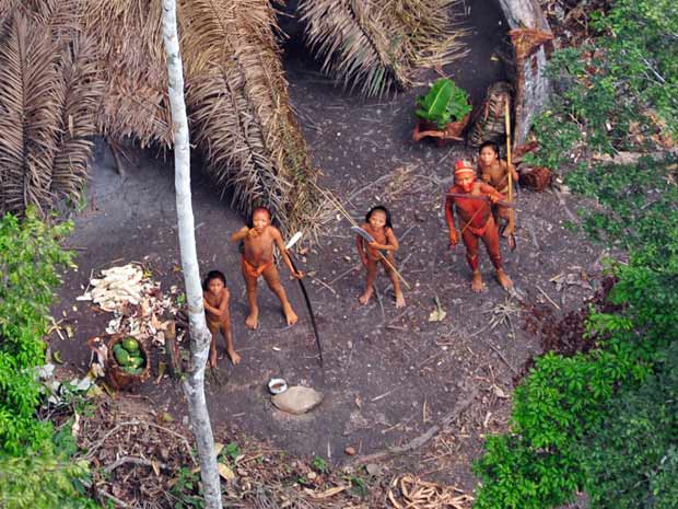 Indígenas do Peru e do Brasil se unem para proteger povos isolados 