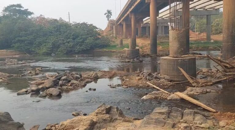 Seca em Rondônia: é possível atravessar a pé em trechos do rio Jaru