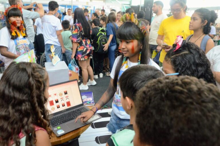 Escola indígena une tecnologia e cultura dos povos originários em ‘robótica’