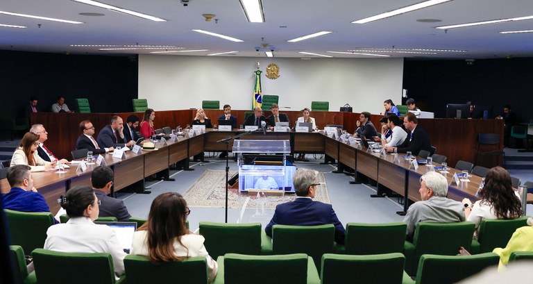 Entrega de terras da União a indígenas para solucionar conflitos fundiários é defendido por Eloy Terena