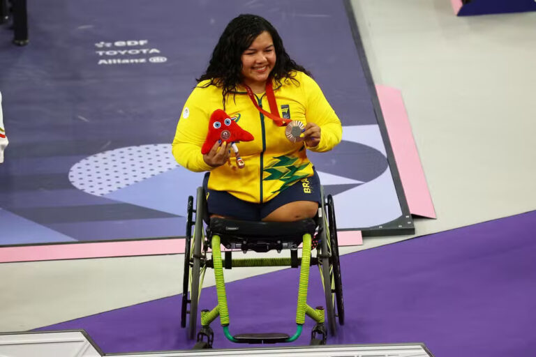 Paratleta amazonense, Maria de Fátima conquista bronze no halterofilismo em Paris