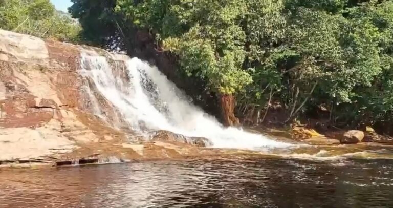 Volume de água nas cachoeiras de Presidente Figueiredo é afetado pela seca no Amazonas