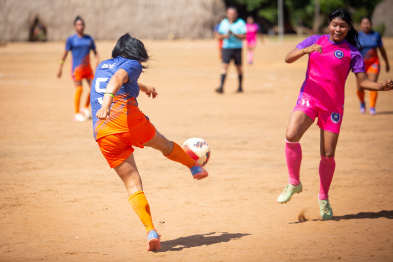 Indígenas organizam primeiro campeonato brasileiro de futebol