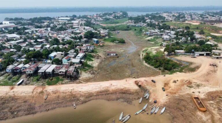 Mais de 330 mil pessoas já são afetadas pela seca dos rios no Amazonas, diz Defesa Civil