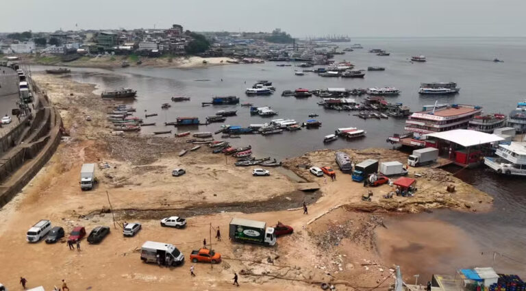 Manaus decreta situação de emergência devido à seca no Rio Negro