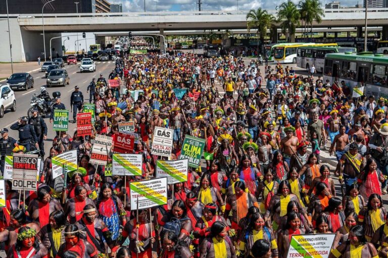 Movimentos indígenas realizam atos contra a PEC do Marco Temporal em todo o país