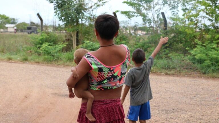 Agentes de saúde devem adaptar práticas às vivências das mulheres indígenas durante gravidez e pós-parto