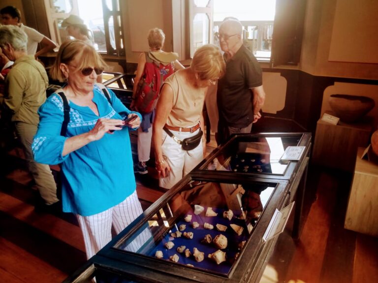 Imersão cultural tapajônica do Centro Cultural João Fona encanta turistas em Santarém