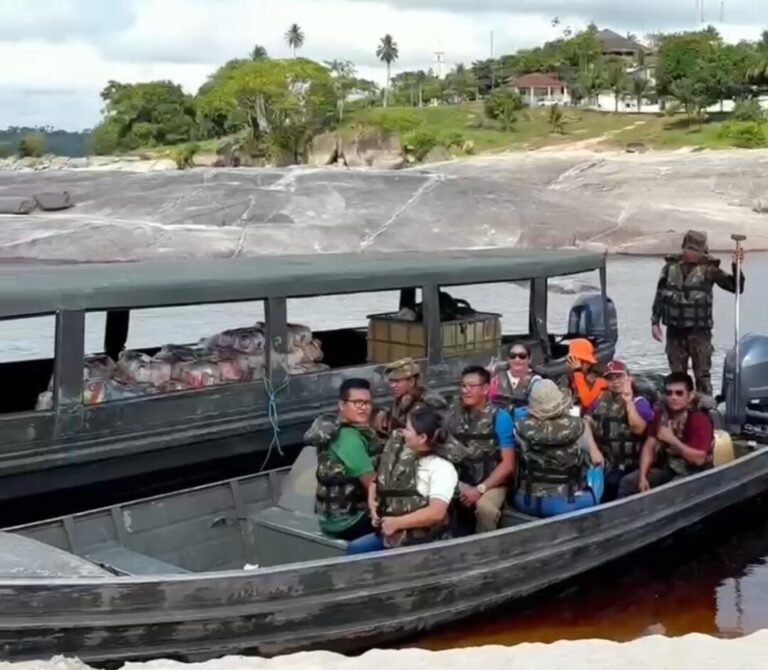 Forças Armadas mobilizam ajuda para comunidades indígenas na Cabeça do Cachorro