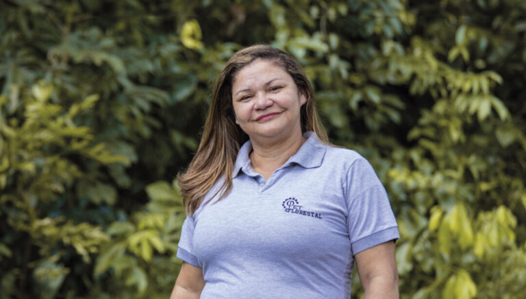 De origem ribeirinha, Gracialda Costa Ferreira investiga a identidade das árvores