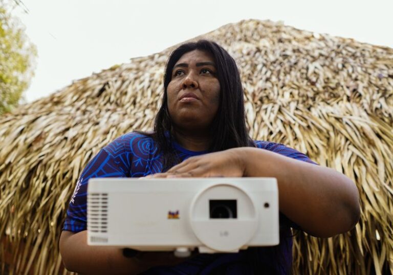 Amazonas inaugura primeira sala de cinema dentro de aldeia indígena