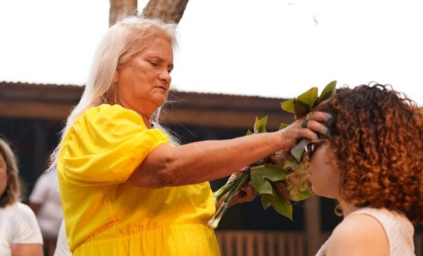 Homenagem: rezadeira que se dedica a curar pessoas há 50 anos no Acre ganha curta-metragem