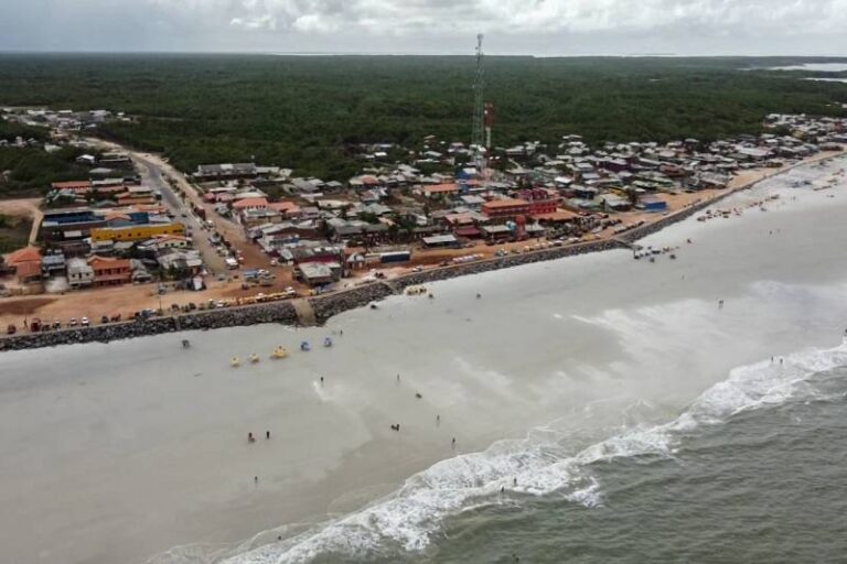 Ajuruteua, vila litorânea no Pará encanta por suas praias paradisíacas e até navio naufragado