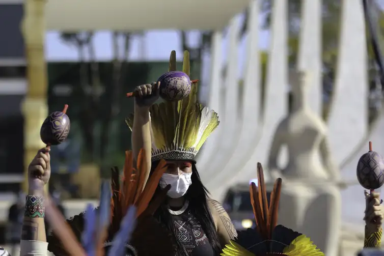 Luta indígena enfrenta marco temporal e tenta “aldeamento do Estado”