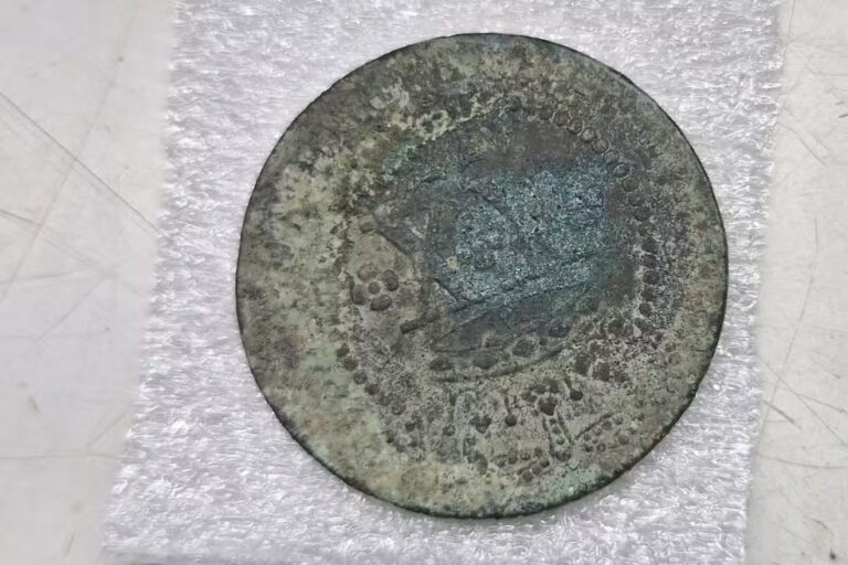 Moeda de 1775 é encontrada por arqueólogos durante obra em Macapá