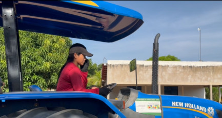 Formação profissional rural incentiva mulheres a prática de condução de grandes máquinas para o campo 