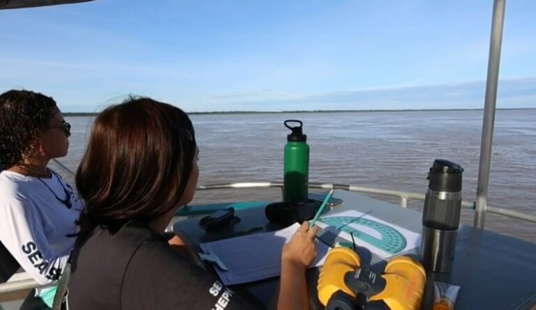 Pesquisadores realizam expedição para investigar mortes de animais em lago do Amazonas