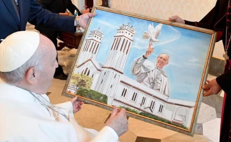 Papa Francisco já foi presenteado com obra de artista plástica rondoniense