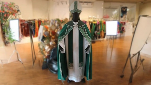 Relembre quando Papa Francisco usou vestes litúrgicas feitas por amazonense