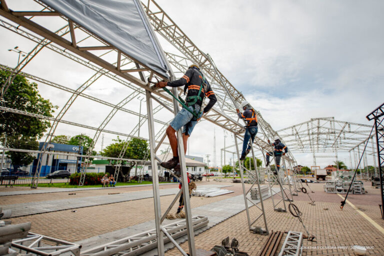 Boa Vista Junina 2025 – Arquibancadas montadas na praça Fábio Paracat terão capacidade para receber mais de 5 mil pessoas