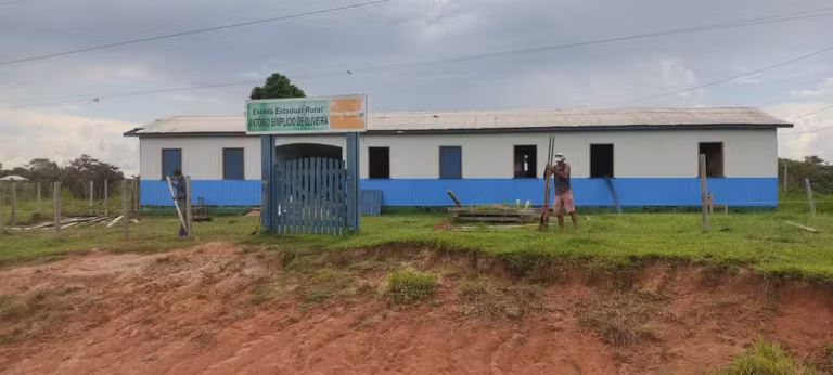 Professores e alunos mudam rotina após onça ser vista próxima de escola rural no Acre: ‘não andar sozinho’