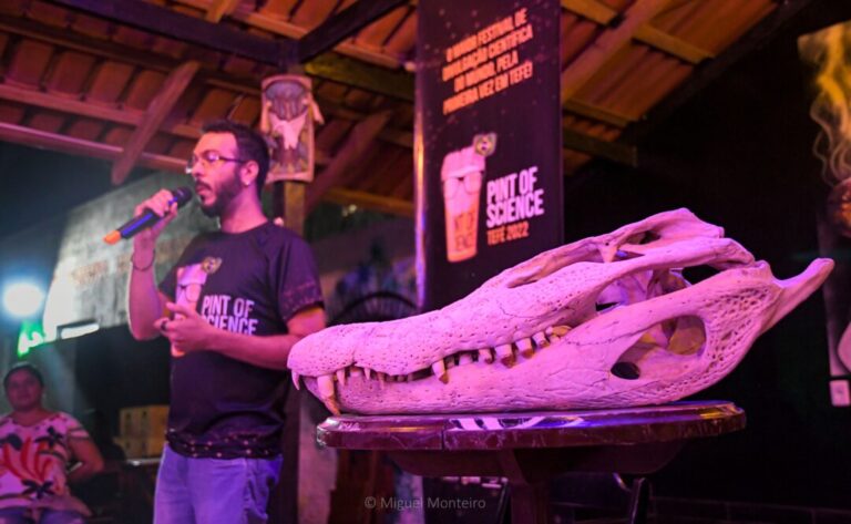 Pint of Science em Tefé promove palestras acessíveis e gratuitas sobre ciência na Amazônia