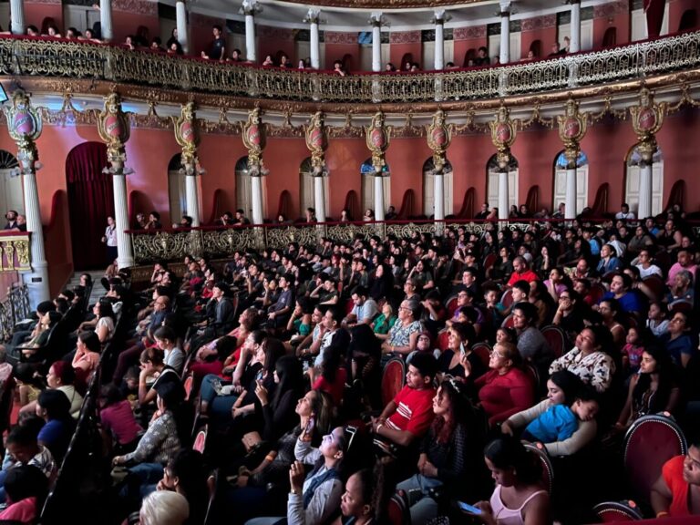 Galeria: Jovens e adultos se emocionam e se divertem ao assistir ópera pela primeira vez