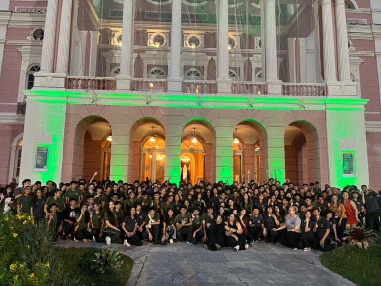Minha Primeira Ópera: experiência emociona participantes de projeto cultural com espetáculo no Teatro Amazonas