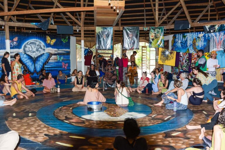 Povo Yawanawá realiza maior exposição de artesanato de sua história no Acre