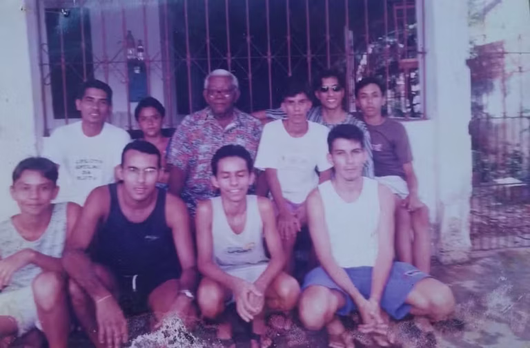 ‘Surpresa muito grande’, diz filho de Sacaca após anúncio do enredo da Mangueira para o carnaval 2026