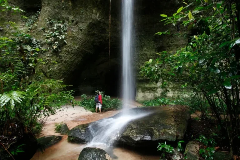 Caverna do Maroaga, o paraíso das grutas e cachoeiras no Amazonas
