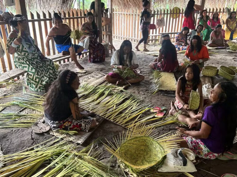 Mulheres Huni Kuin fortalecem saberes ancestrais e geram renda em novo espaço cultural no Acre