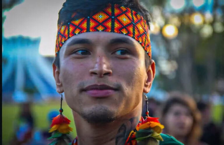Dia do Orgulho LGBT+: a jornada de autodescoberta de indígena que saiu do Acre para encontrar a própria identidade