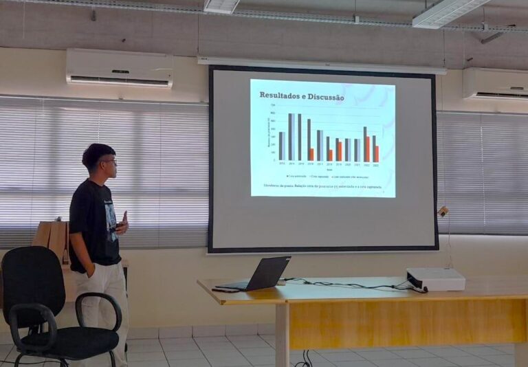 Jovem pesquisador da Amazônia conquista prêmio nacional por estudo sobre manejo sustentável do pirarucu