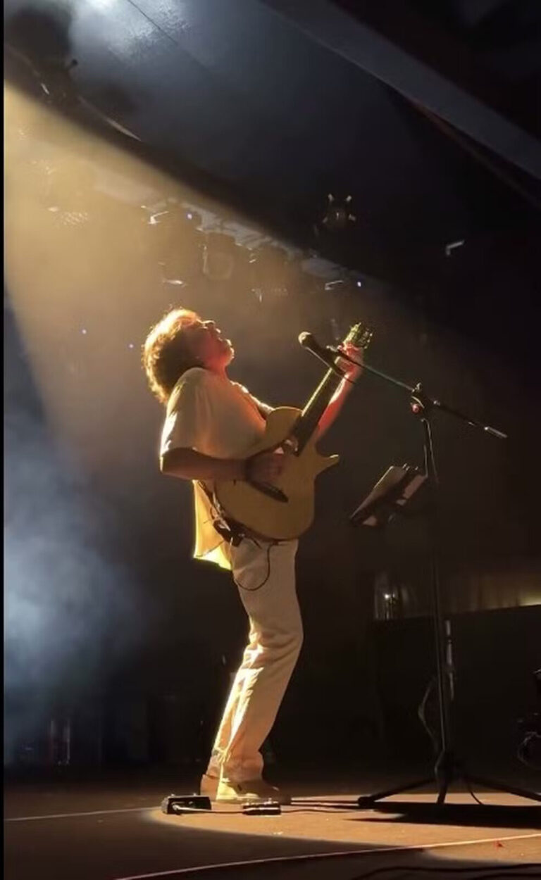 Em passagem por Porto Velho, cantor Lenine visita balneário: ‘Pronto pra semana’