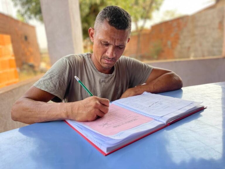 Taxa de analfabetismo em Mato Grosso cai para 3,8% e atinge menor nível desde 2016, segundo IBGE