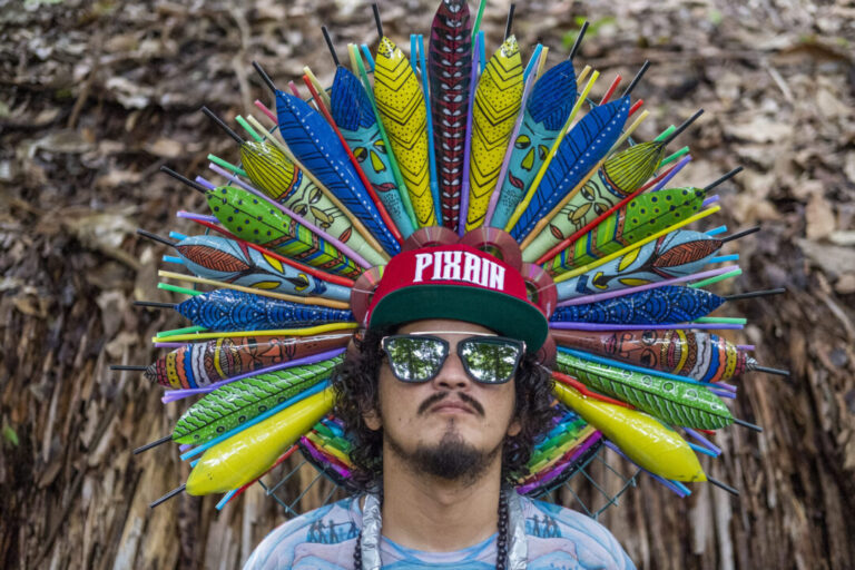 5 artistas que fortalecem a identidade indígena e amazônica com o rap