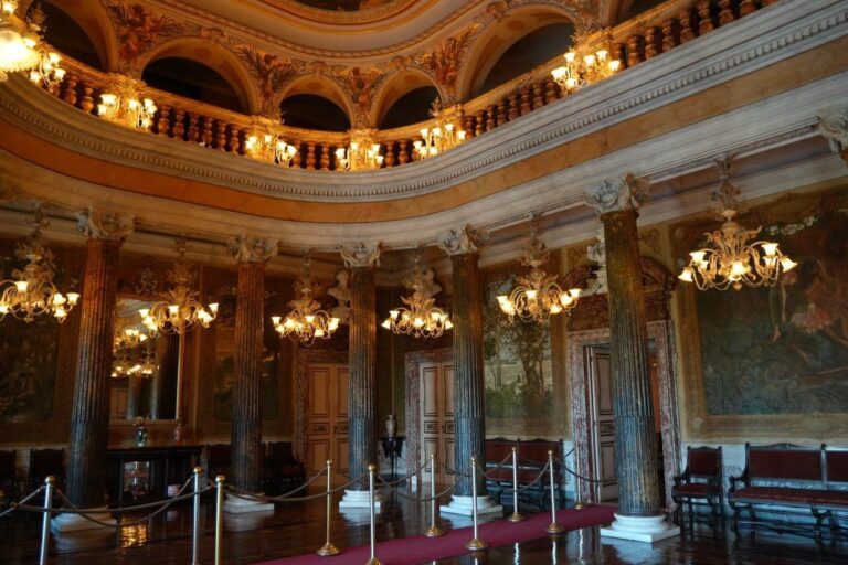 Visitas ao Teatro Amazonas revelam história, arte e arquitetura do principal cartão-postal de Manaus