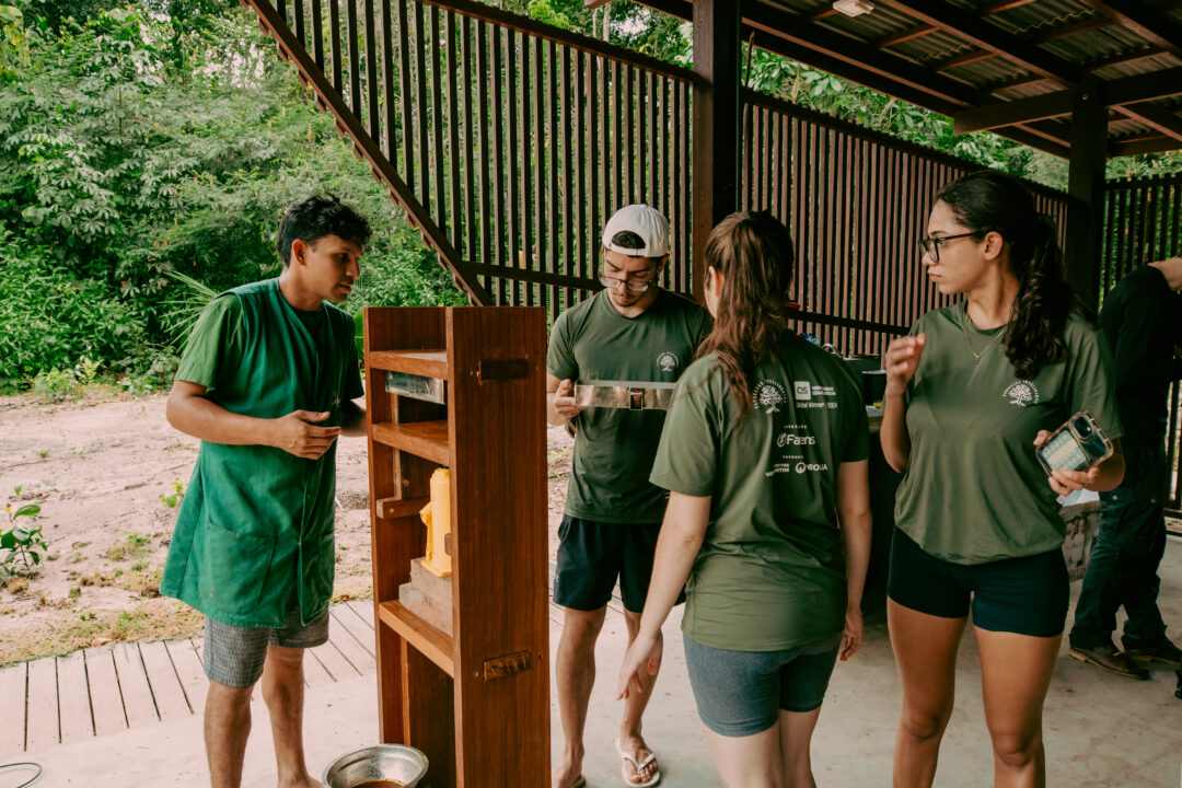 Universitários soluções andiroba Amazônia foto facens