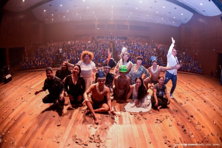 Projeto “Escola vai ao Teatro” leva alunos a uma experiência cultural inesquecível