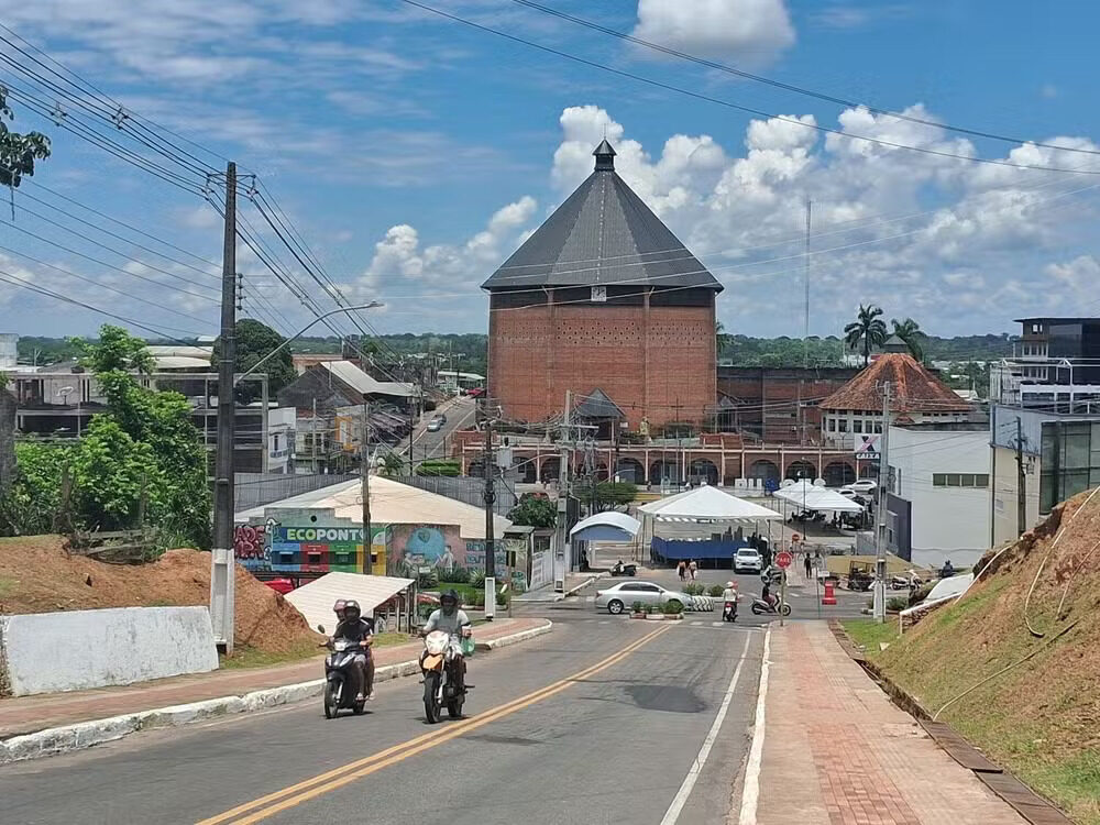 Catedral Nossa Senhora da Glória fica no Centro de Cruzeiro do Sul e é um dos pontos turísticos da cidade. 